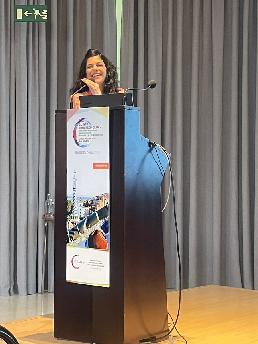 FundacionRenalE's tweet photo. 📌 En esta misma mesa ha intervenido @MaLuSalamanca con la ponencia ‘Disfunción de la fístula’ en la que ha explicado cómo se utiliza el ecógrafo en el punto de atención y en las salas de diálisis por parte de la Enfermería https://t.co/O2mMdGI0oj