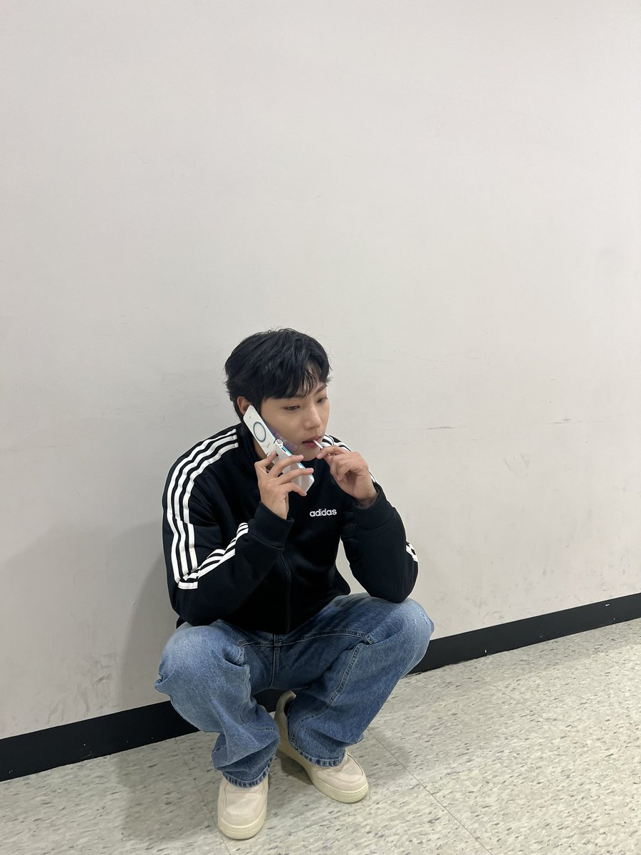 ONF_members's tweet photo. [#이션] 캔모아 갔다가 노래방 가ㅈr -* https://t.co/LSIZucIx7P