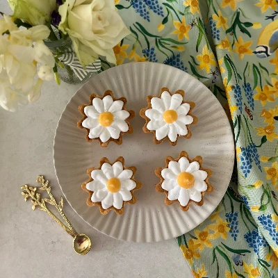Daisy lemon meringue pies by alicefevronia