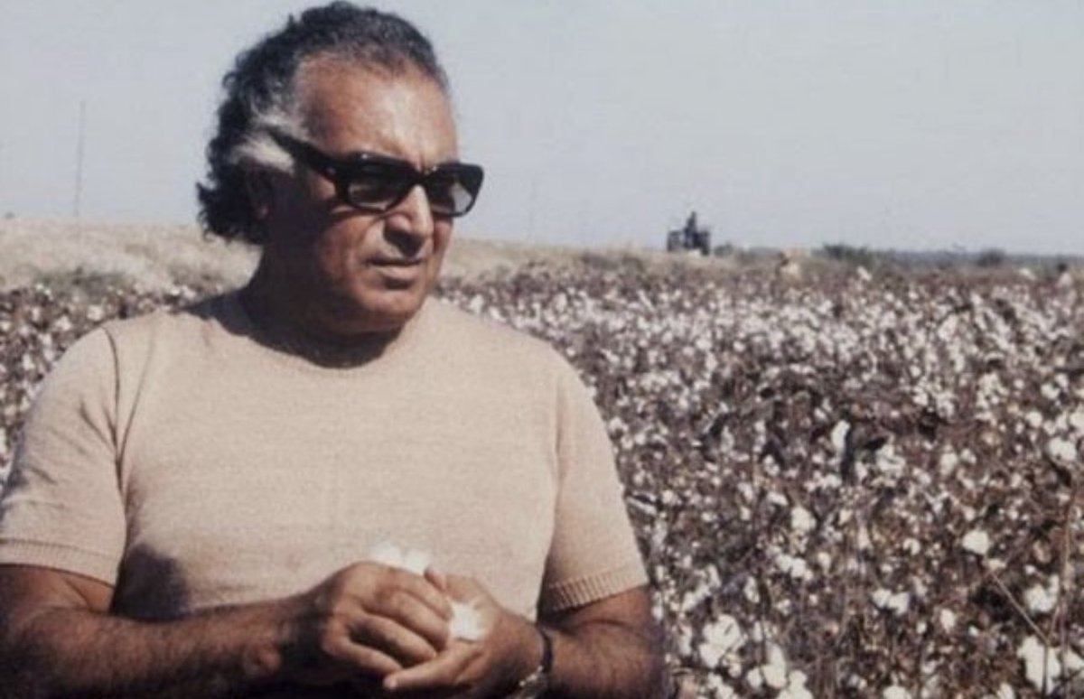 Bereketli Çukurova'nın İnce Memed'i büyük usta Yaşar Kemal 100 yaşında! 

Edebiyatımızın en büyük çınarı, en samimi, en hakkaniyetli yüce kalemi. İyi ki geldin bu dünyaya, iyi ki yazdın. Ovasıyla, Toroslarıyla, Anavarzasıyla, gözyaşıyla sevinciyle, yarpuzundan çakır dikenine