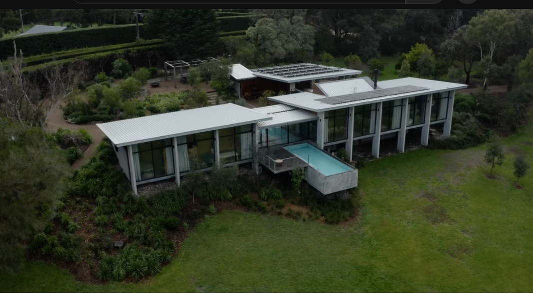 BoomersDaily55's tweet photo. MID-CENTURY MODERN DESIGN: TOUR OF MERRICKS HOUSE IN AUSTRALIA
October 6, 2023: A guided tour of Merricks House, a #midcenturymodern home in Mornington Peninsula, Victoria, #Australia. #hometours #architecture #homedesign #thelocalproject
Watch here: https://t.co/oz6FtOH106