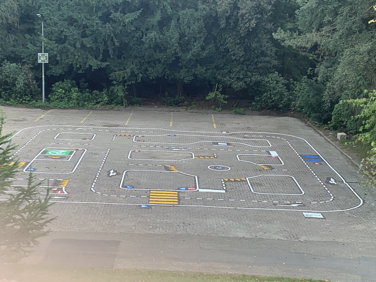 Sinds deze week hebben wij op #AzcLeersum een prachtig verkeersplein! Laat die fiets- en verkeerslessen maar beginnen 🚲👍
#coa #verkeer #anwb