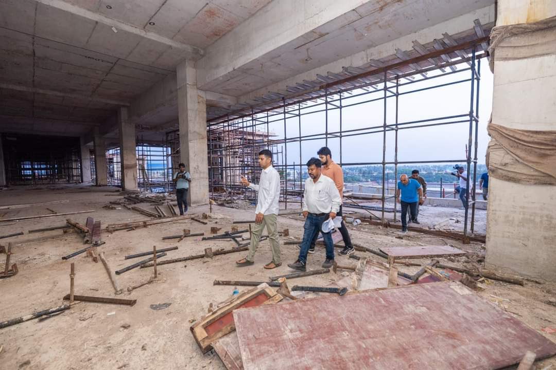 Also the progress work of Shree-Setu &amp; Jagannath Ballav Pilgrim Centre. While an alternate route from Jagannath Ballav to Uttar Dwar was examined, instruction was given to fast-track the progress of these works.  

#OdishaOnTheMove