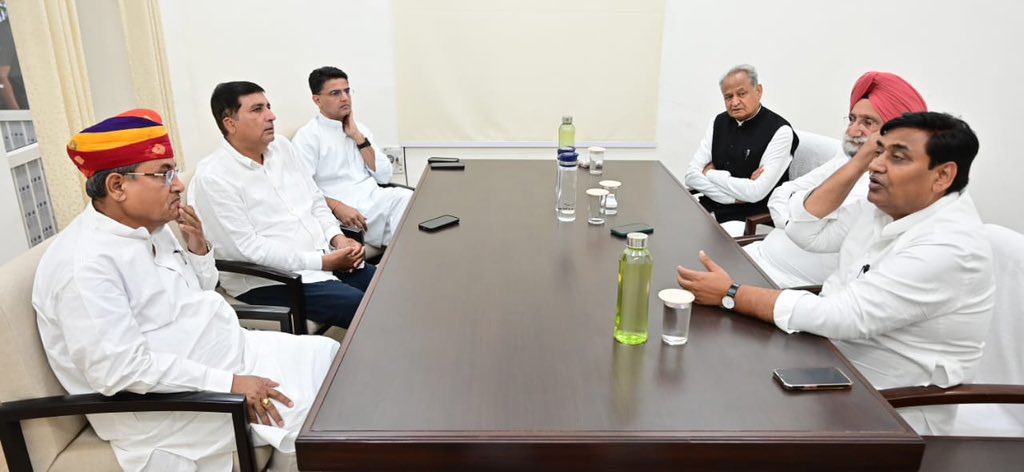 rajendra_barmer's tweet image. कांग्रेस कोर कमेटी बैठक

@INCRajasthan #harishchaudhary
#बढ़ता_बायतू