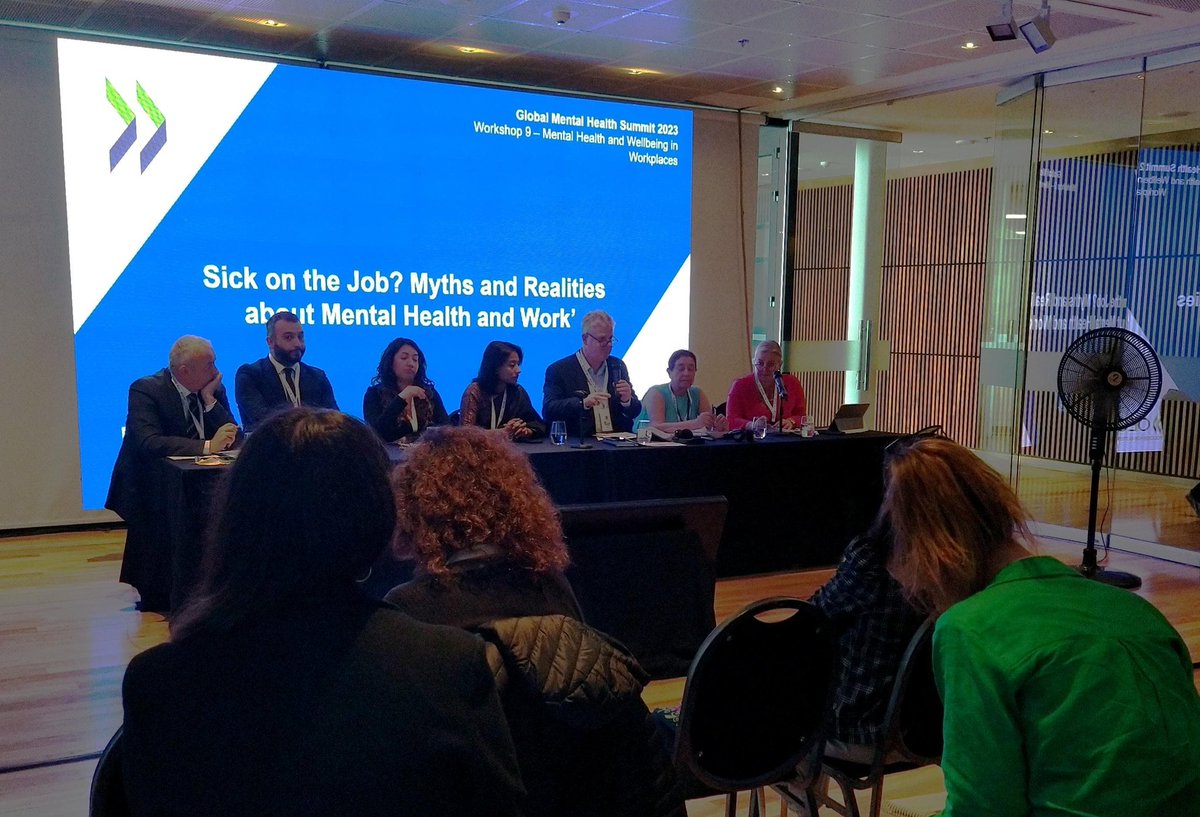 #CumbreSaludMental
#MentalHealthSummit

[AHORA] Taller 8: Salud mental y bienestar en los lugares de trabajo

Moderadora: <a href="/gagliardi_diana/">Diana Gagliardi</a>

Participan: Ruma Bhargava, Mark Pearson, <a href="/EugeBuceta/">Euge Buceta Mompó</a>, <a href="/FrancoMasc/">Franco Mascayano</a>, <a href="/FridaFischer/">Frida Marina Fischer</a> <a href="/valenanto/">Antonio Valenti</a>.