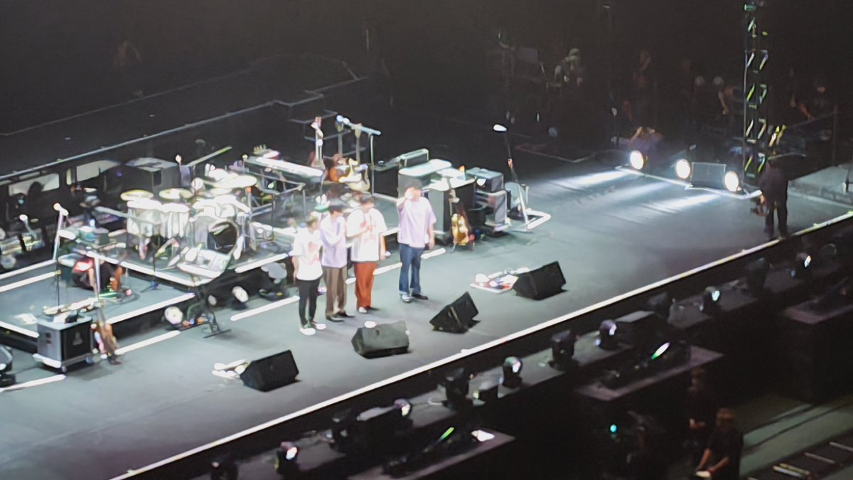 yk_fpcenter's tweet photo. 今日はなんと6年ぶりにflumpoolのライブに行ってきました
人生の一部と言っていいほど聴いてきたバンドの久々の生演奏、とても沁みましたね
#flumpool 
#flumpool_15th
#flumpool武道館 https://t.co/BF39RmnNag