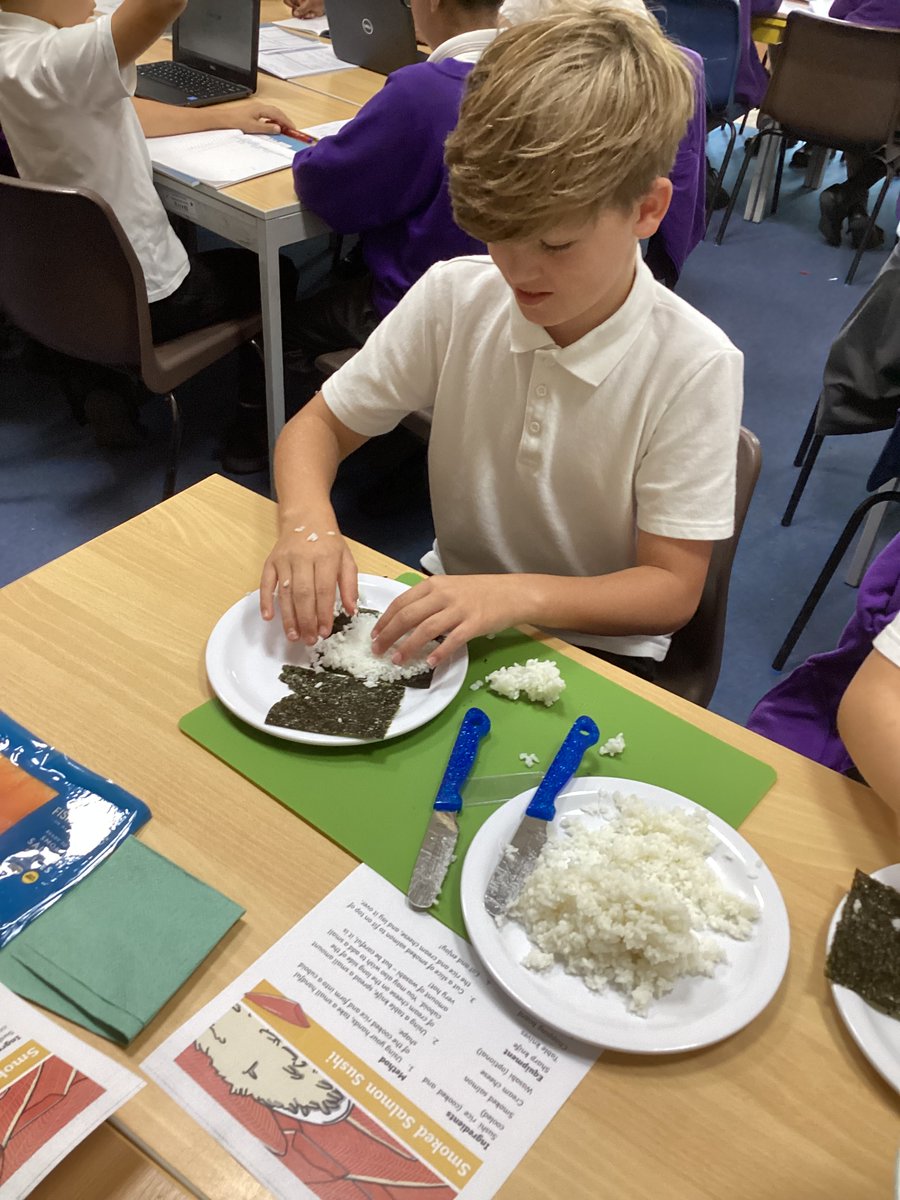 TempleMillTHAT's tweet photo. It was round two of Year 6 does 'Come Dine with Me' last week with the focus being main meals.

Pupils were given the main ingredient of salmon and the recipes they came up with were: sticky salmon stir fry and smoked salmon and cream cheese sushi.

#comedinewithme https://t.co/L7nZBNFsLF