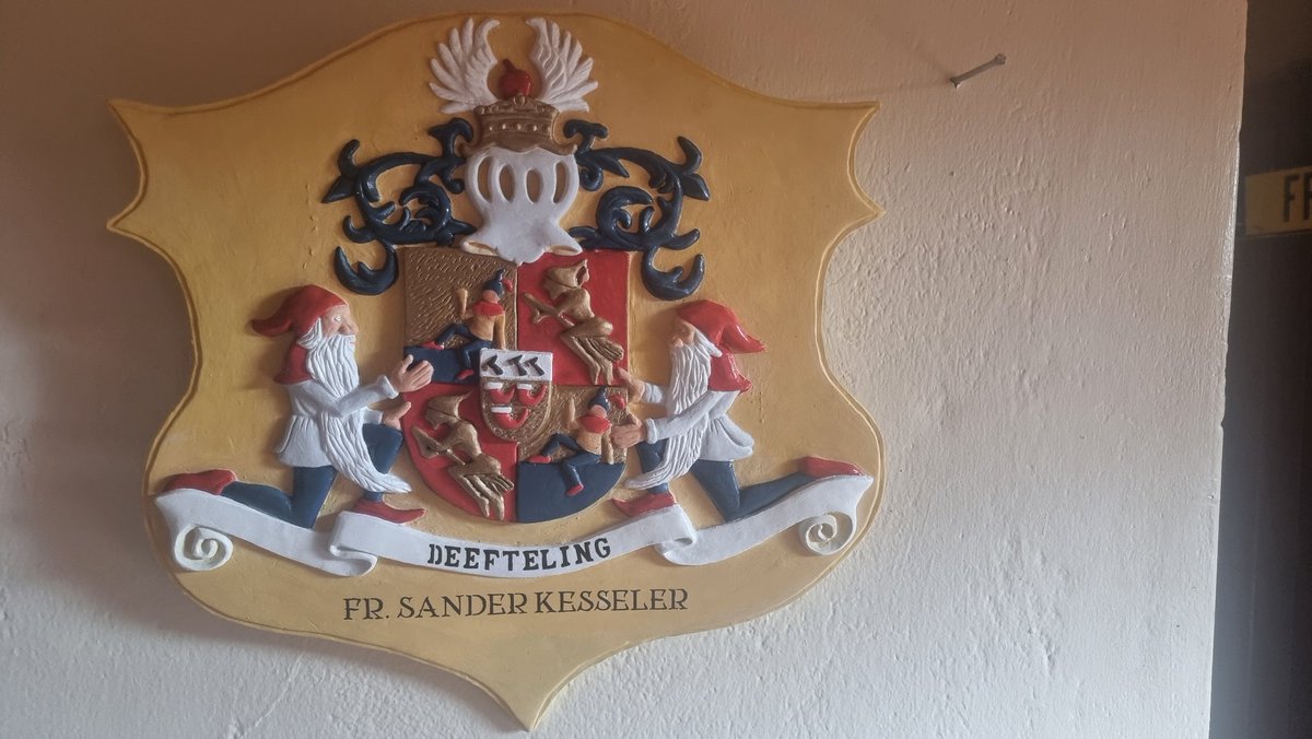 Blij met mijn nieuwe naambord aan de deur.
<a href="/NielsKooyman/">Niels Kooyman</a> <a href="/KBoodschap/">Kleine Boodschap</a>