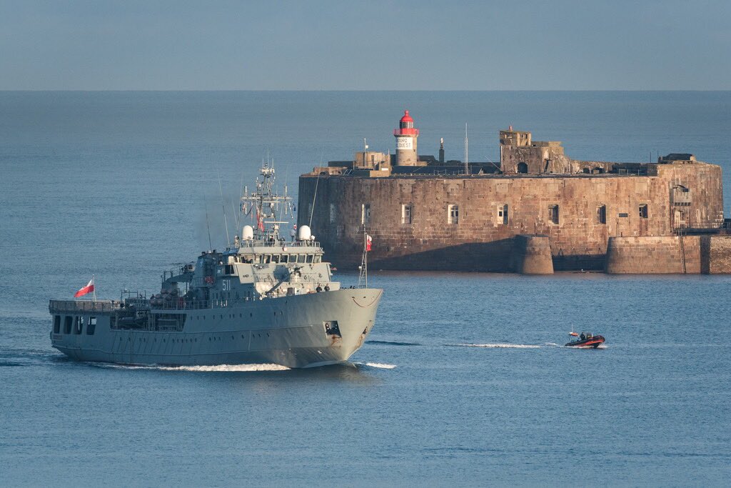 premarmanche's tweet photo. Bienvenue au @COM_SNMCMG1 en escale a @VilleCherbourg 🇫🇷. Débutera prochainement la mission Historical Ordnance Disposal (HOD) de guerre des mines. Opération en Manche pour intervenir sur les munitions historique.💥@NATO @NATO_MARCOM @EtatMajorFR 
🇵🇱🇧🇪🇳🇱🇨🇦 https://t.co/lsyE6OARHY