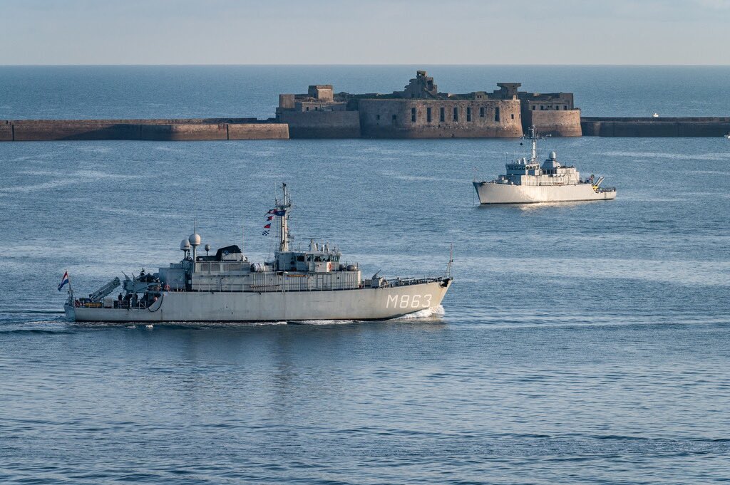 premarmanche's tweet photo. Bienvenue au @COM_SNMCMG1 en escale a @VilleCherbourg 🇫🇷. Débutera prochainement la mission Historical Ordnance Disposal (HOD) de guerre des mines. Opération en Manche pour intervenir sur les munitions historique.💥@NATO @NATO_MARCOM @EtatMajorFR 
🇵🇱🇧🇪🇳🇱🇨🇦 https://t.co/lsyE6OARHY