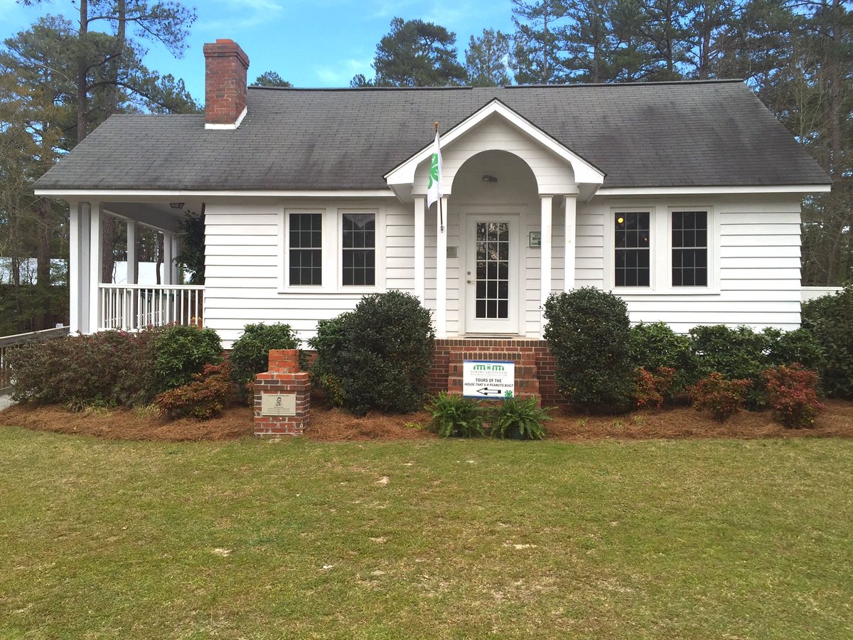 NCpeanuts's tweet photo. Happy #4HWeek! Did you know the childhood home of Rudolph Carl Ellis was built in 1939 with money generated by Rudolph’s 4-H Peanut Project? 🥜
Learn more and enjoy a virtual tour of the home on their website: https://t.co/YDtU7ulKah.
#VirginiaCarolinasPeanutsPromotions https://t.co/fq3frYerq9
