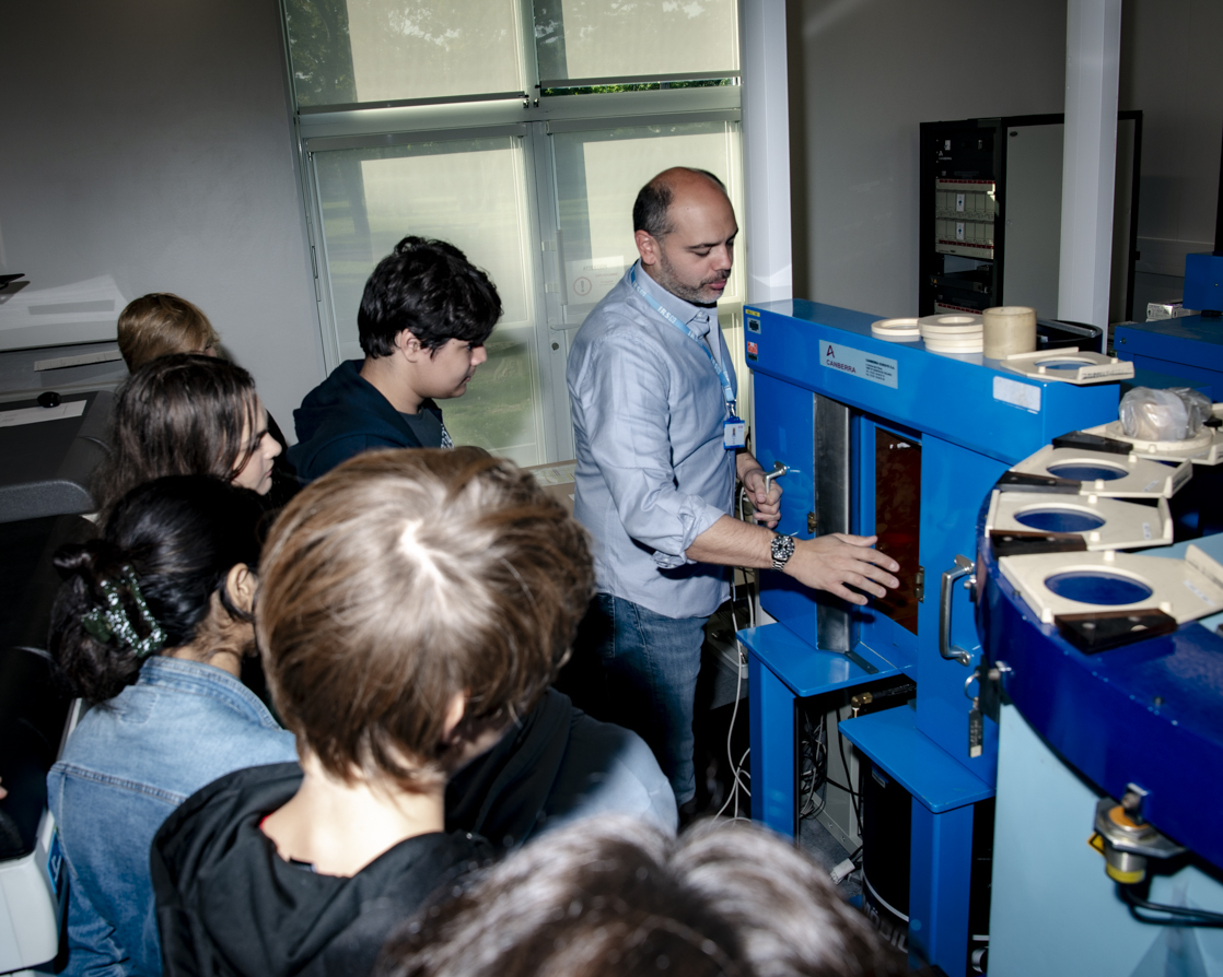 IRSNFrance's tweet image. [#FDS2023]📣 Coup d’envoi des portes ouvertes au Vésinet. Aujourd’hui, les intervenants de l’IRSN ont reçu 2 classes de 2nde pour leur présenter nos missions de surveillance de l'#environnement.
RDV demain et après demain pour le grand public. Venez nombreux😉
cc @vesinetofficiel