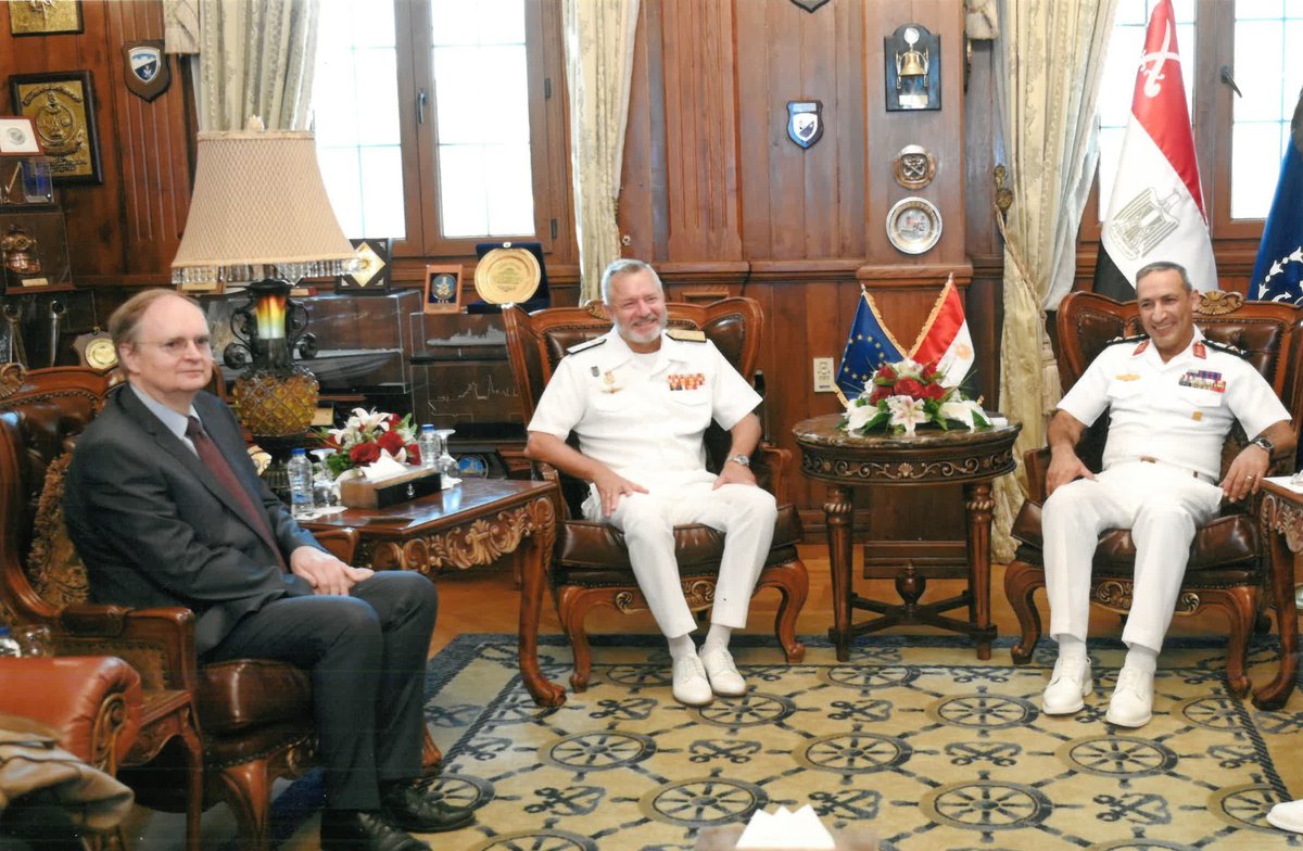 EUNAVFOR's tweet photo. First visit of the @OpComd_EUNAVFOR to Egypt.
He met with Egyptian Navy Commander, Lieutenant General Ashraf Ibrahim Atwa Megahed, and they exchanged views on future cooperation between Egypt and #EUNAVFOR.
More information here ➡️ https://t.co/VBCGWdE2OF
#MoreThanShips https://t.co/gltjSWzEUG