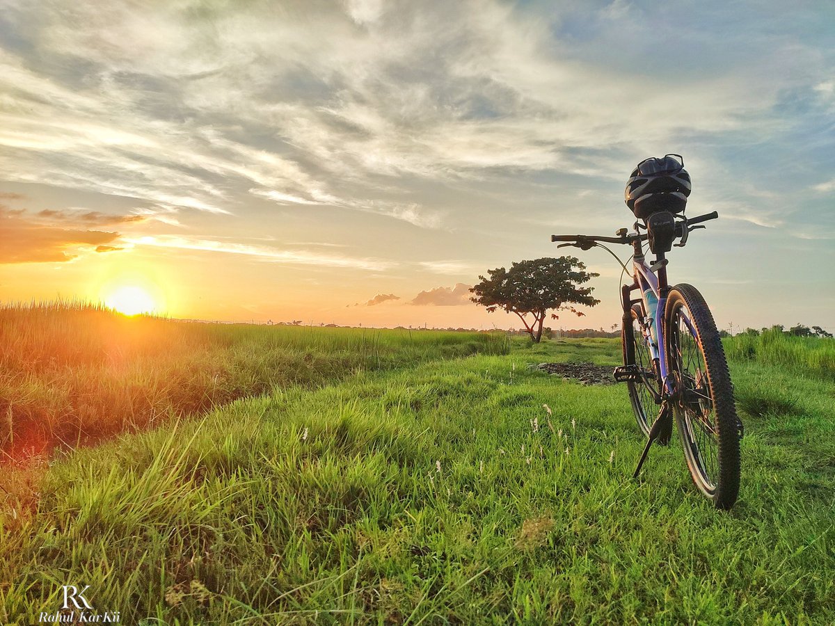 Rahul_Gonzalez7's tweet photo. Sunset is always Wiser than Sunrise,Bcoz Sunset has added the Experience of Entire day to his Soul.
 #Mobilephotography #landscape
#Nature #NaturalBeauty #naturelovers #Travel #wanderlust #traveldestination  #travelinspiration #landscapephotography #landscapelovers https://t.co/6Yyd7gicQS