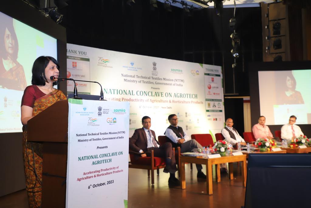 TexMinIndia's tweet photo. Ministry of Textiles in association with ITTA and SASMIRA organised National Conclave on Agrotech under NTTM at Indian Habitat Center emphasising on accelerating productivity of agriculture and horticulture products. #Nationaltechnicaltextilemission 

https://t.co/97de8jhsN0 https://t.co/7NUthNo9o0