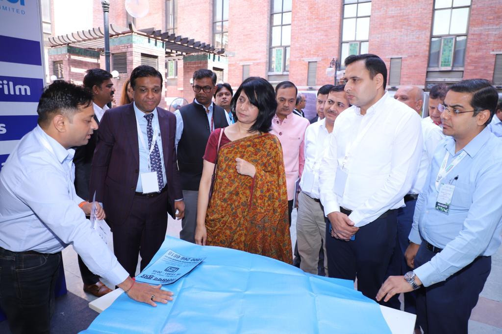TexMinIndia's tweet photo. Ministry of Textiles in association with ITTA and SASMIRA organised National Conclave on Agrotech under NTTM at Indian Habitat Center emphasising on accelerating productivity of agriculture and horticulture products. #Nationaltechnicaltextilemission 

https://t.co/97de8jhsN0 https://t.co/7NUthNo9o0