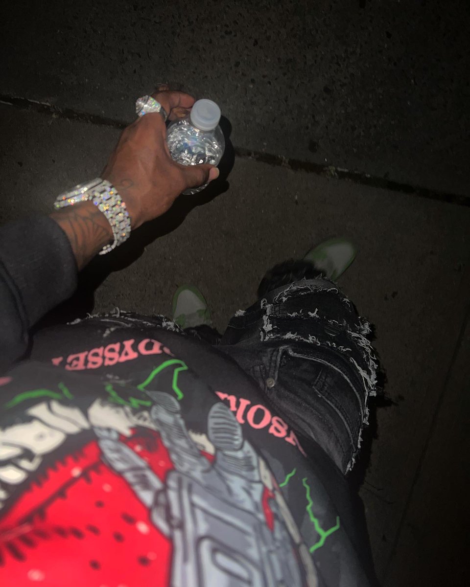 LayDaPlugg104's tweet photo. Free Slime 🐍👎🏾 #freethugger https://t.co/YZ1hrArw7T