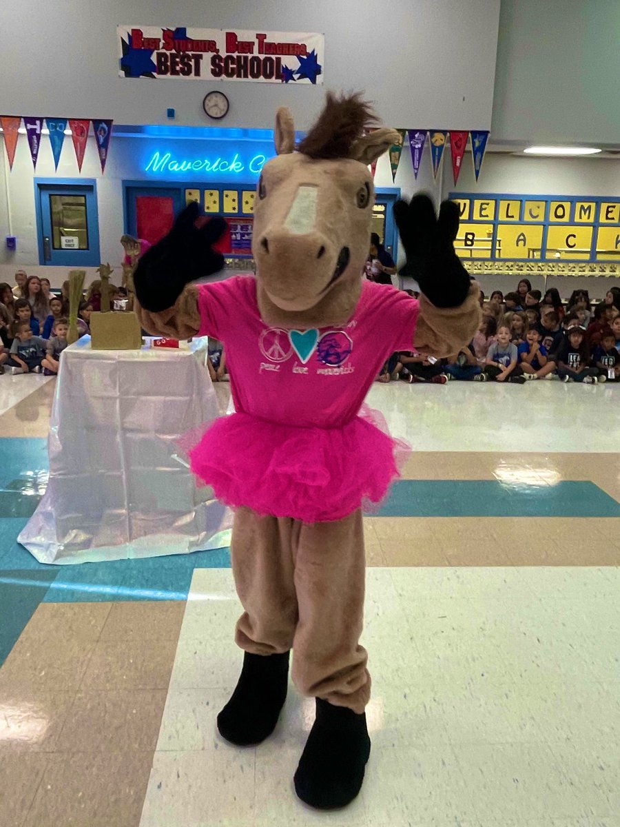 rdsechrist's tweet photo. 1st Maverick Madness of the year is in the books! Extra bonus, my favorite mascot stopped by to say “HI 👋🏼” 🩷 🐴 @cisdnews #growinggreatness #togetherwethrive @ASES_Mavericks https://t.co/QouAm8VHpM