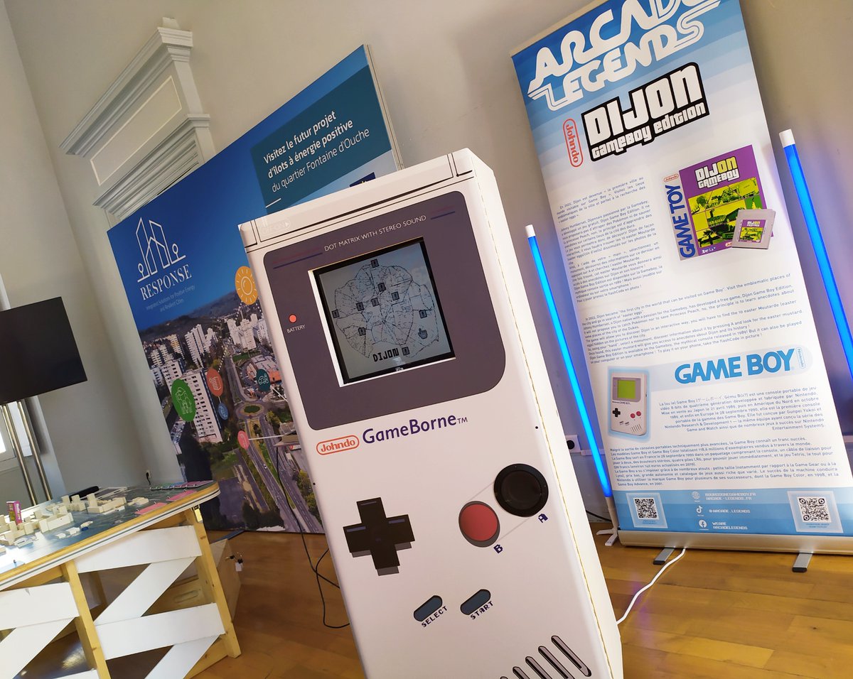 johndostudio's tweet photo. Les 1ères photos backdoor de l'installation de #dijongameboy à la place qui lui revient de droit : en plein ❤️ du Palais des Ducs de Bourgogne 🤩

On s'y retrouve demain, de 9h à 14h ☺️

#gameboy #gameborne #retrogaming #jeuvideo #dijon @dijon #dijongameboy #gb #dijongb https://t.co/u9Zdp1Ocb7