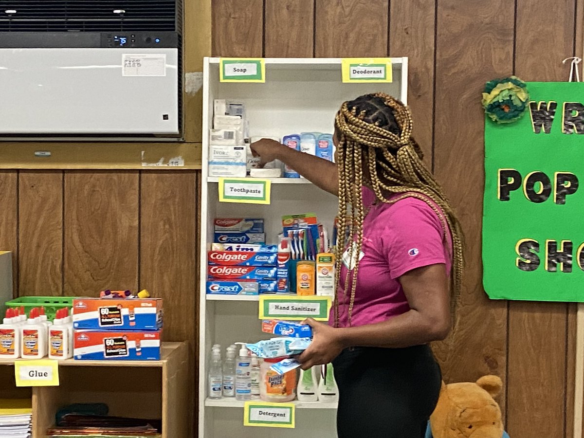 wrapn4dcause's tweet photo. The Wraparound Specialist was able to bring parents to her on site hub. https://t.co/mIWxyL4eOk