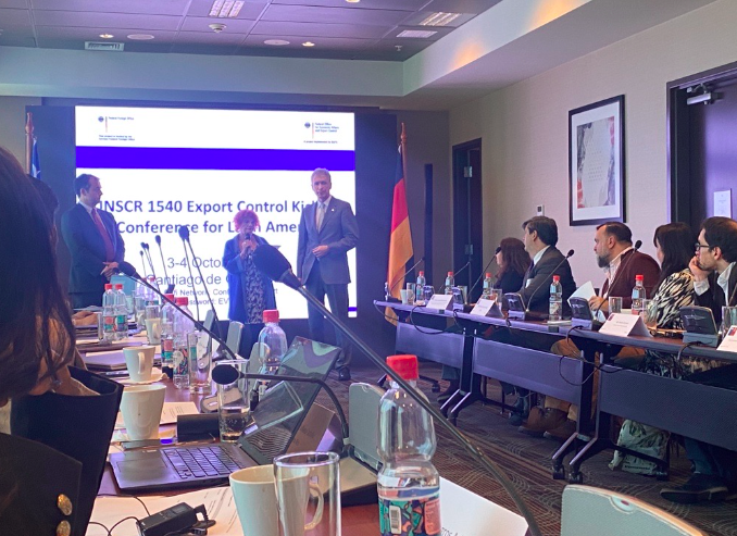 OEA_CICTE's tweet photo. .@machemmc, coordinador regional #ProgramaCICTE de #Resolución1540, explicó en el evento 'Mejorando las capacidades de control de exportaciones para #UNSCR1540', organizado en Santiago🇨🇱 por @BAFA_Bund y @Minrel_Chile, las iniciativas del #Programa1540 para 🇨🇱🇧🇷🇨🇴🇨🇷🇩🇴🇪🇨🇲🇽🇵🇦🇵🇪 https://t.co/CqrSyWGgmv