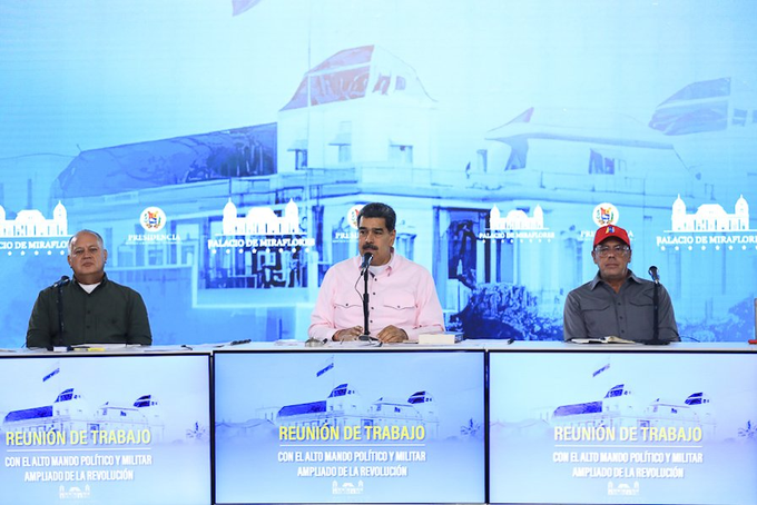 mippci_ven's tweet photo. 📢¡𝐀𝐬í 𝐥𝐨 𝐃𝐢𝐣𝐨!  🇻🇪
Pdte @NicolasMaduro: Nuestro mayor logro ha sido la paz y la unión nacional, por eso llamo a toda Venezuela a defender la paz y organizarse para defender la paz. Hay planes para enfrentar a Venezuela. #ElEsequiboSeDefiende https://t.co/ic1hT8w2yS