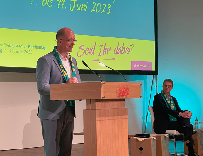 ekir_de's tweet image. Der 40. @kirchentag_de wird im Jahr 2027 in #Düsseldorf stattfinden. Wir freuen uns sehr!
Präses @thorstenlatzel und NRW-Ministerpräsident @HendrikWuest begrüßen die Entscheidung: news.ekir.de/meldungen/2023…
@rponline @Westpol @WDRaktuell