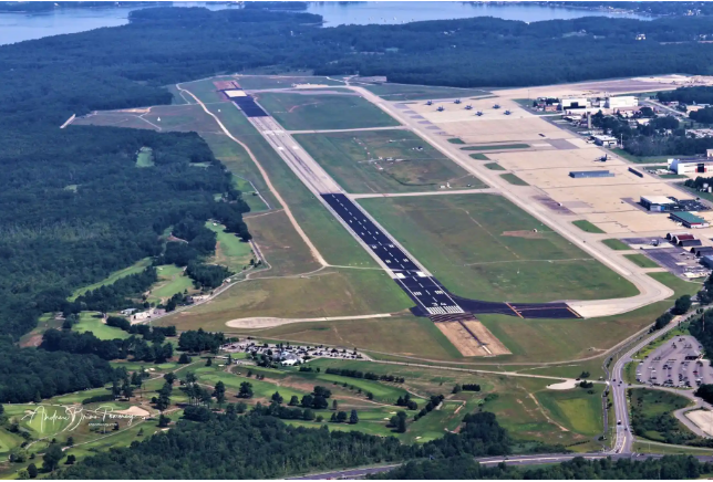 Pease Remains Closed To Heavy Air Traffic The runway at Pease Tradeport in Newington remains restricted to heavy aircraft this morning due to the loss of fire suppression support provided by Pease Fire Department. facebook.com/NHMinutemen/po…