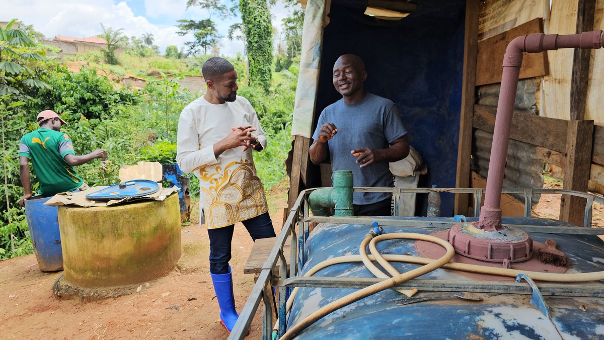 RichardMunang's tweet image. I had the privilege of witnessing firsthand  how sustainable practices and data-driven actions are combating #climatechange at a grassroots level. The heart of this initiative is a 20 cubic metre fixed dome #biodigester which ingeniously transforms household and agricultural