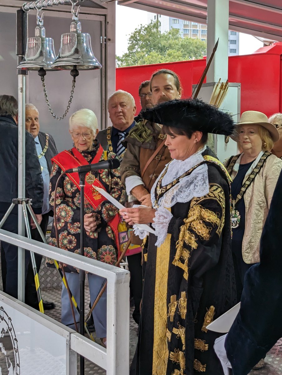 It was my pleasure to attend the Reading of the Goose Fair Charter yesterday and ring the Goose Fair Bells! I also managed to enjoy some of the attractions on offer, including the Fair's oldest ride, the Cake Walk.