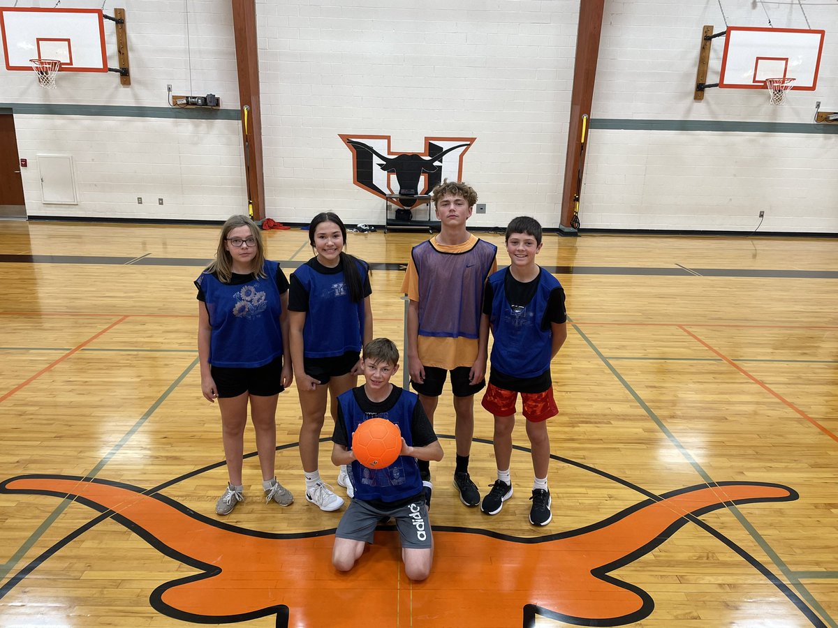 CoachTHorns's tweet photo. 3rd Hr Indoor Soccer Champs:
Argentina β Clay Tolbert, Madi Farr, Ryan Wickwar, Toby Tidwell, & Jenasie Shultz
#HornsUp #GoalsForDays https://t.co/DR3MFHr0Ht