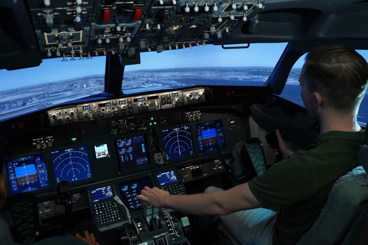 SimFlying tweet media