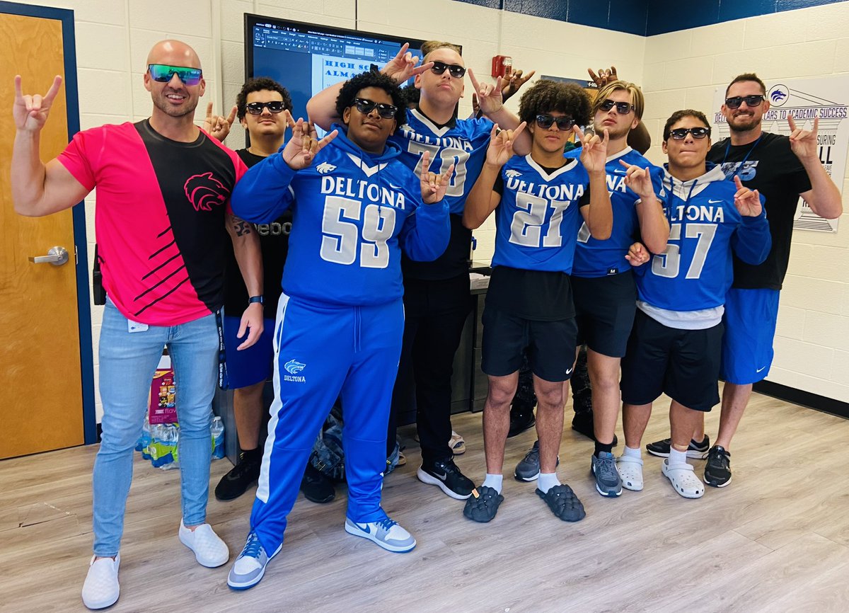 MikeMicallef1's tweet photo. It’s @Vans Friday @DHSHappenings & #BattleoftheBone tonight!
Some of our football players stopped by and brought their spirit this morning for our Alma Mater with their 😎 on inside.
#vansfriday
This is #32725, these are my students & if you didn’t know, this is #OurCity 👊🏼 https://t.co/XDmiUE6r8I