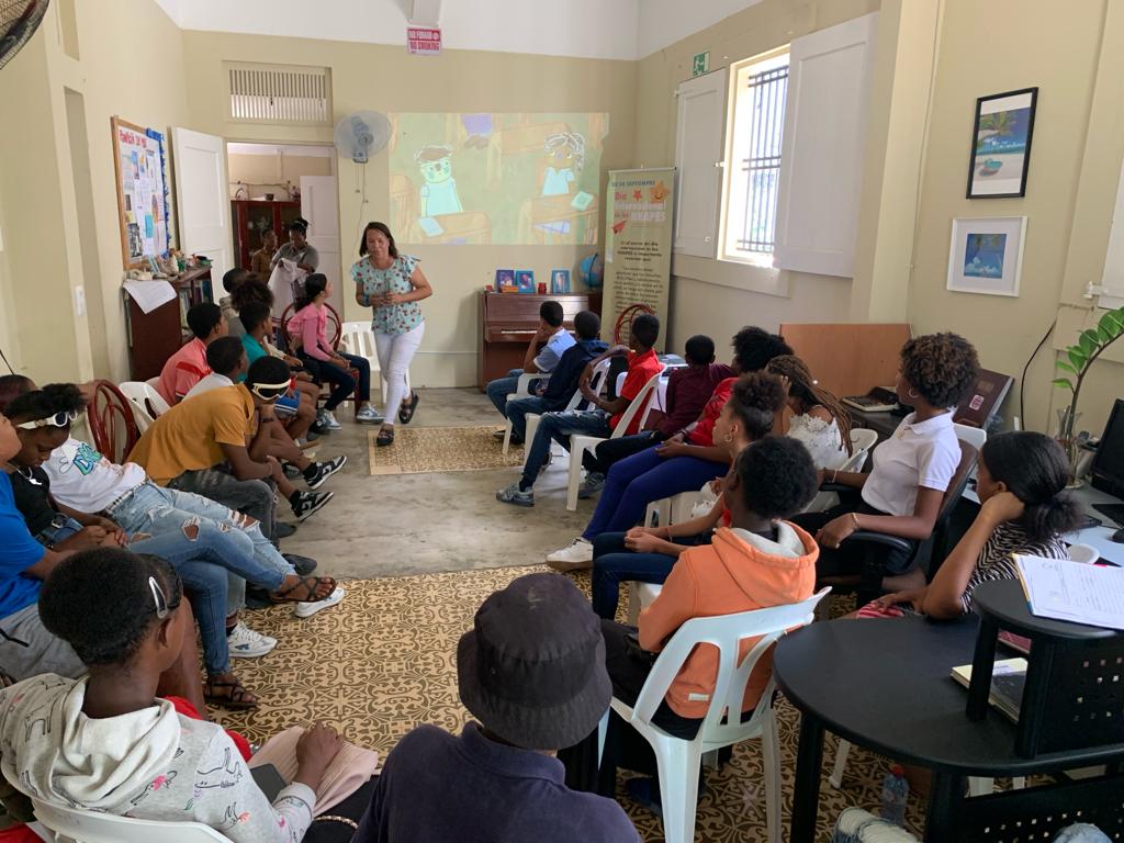 PNNAPES's tweet photo. [República Dominicana] ➡️ La organización Caminante celebró el Día de las y los #NNAPES con un encuentro de niñas, niños y adolescentes.

Allí, compartieron la serie animada Abrazos y luego disfrutaron de una tarde de juegos en el parque central de Boca Chica. 🤗🎉 https://t.co/MDgK5ufmzu