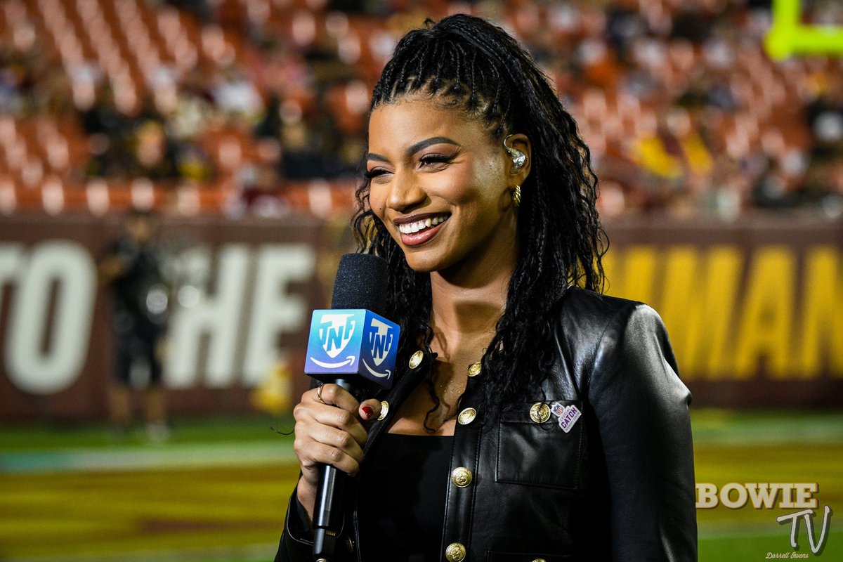 DLO_Legacy's tweet photo. For all my @TaylorRooks fans out there…I captured these last night. Here’s to one of the best in the game #commandersvsbears #PrimeTNF #bowietv https://t.co/9A2ROgApLk