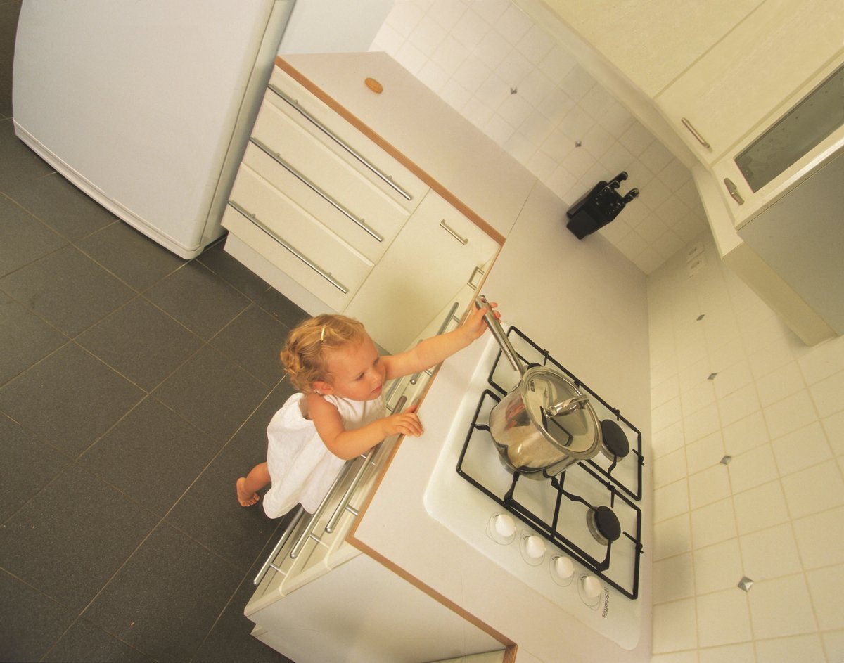 🔥 Cooking fires make up half of all accidental fires in the home 🏠

🥘 Keep matches and saucepan handles out of the reach of children 🧒

🚒 Don’t tackle a fire yourself – get out, stay out, call 999 #FireKills