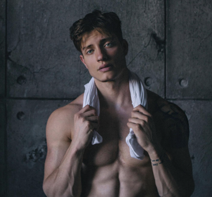BeckiKapla's tweet photo. It's Friday!!  Hope you're doing well!  I'm looking forward to this weekend, for sure. Have a great weekend and Enjoy Life!! -❤️ @mattrife #mattrife  #sexyaf #thoseeyes #thoselips #enjoylife https://t.co/nO0efbBK7o