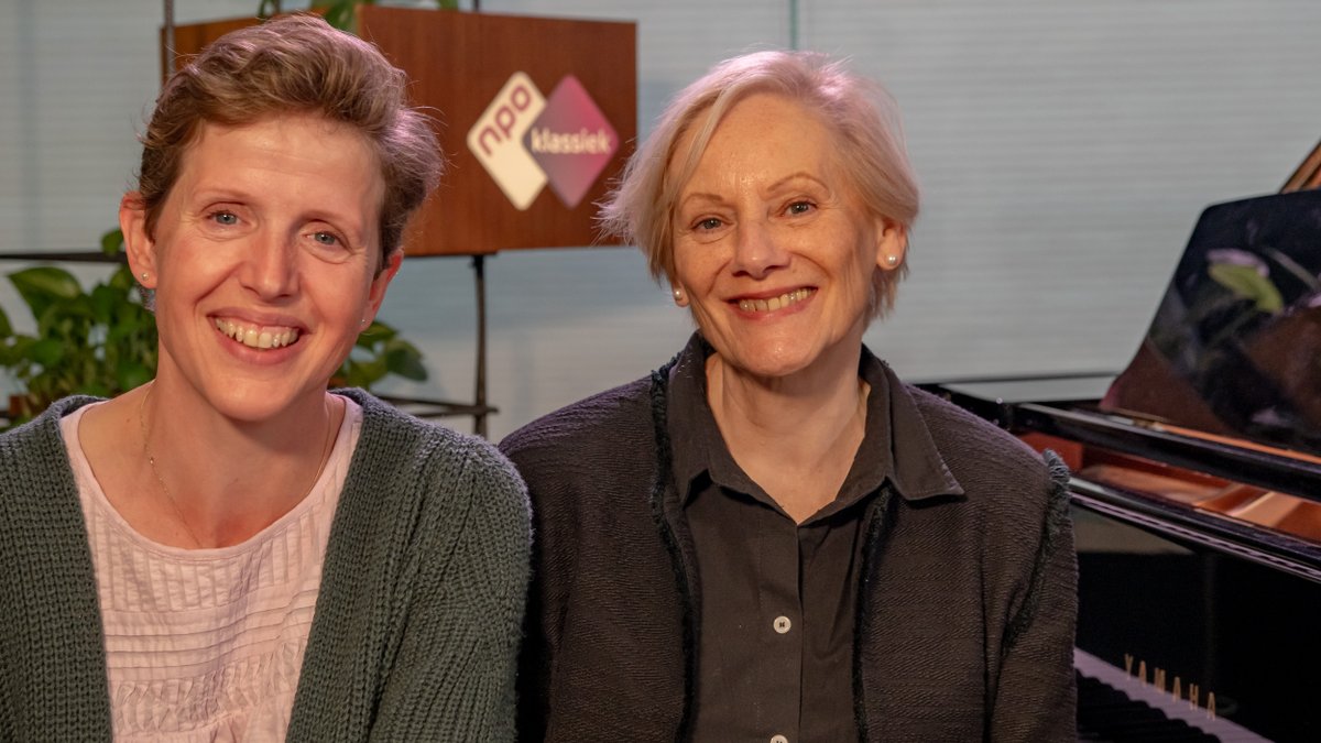 Na 17.15 @npoklassiek mezzosopraan en theatermaker Cora Burggraaf over haar muziektheatervoorstelling 'Coming of Age' over zangers en ouder worden. Met Hebe Dijkstra, Lucia Meeuwsen en Elena Vink. In de studio Cora en Elena. 15 okt premiere in <a href="/Wilminktheater/">Wilminktheater</a>