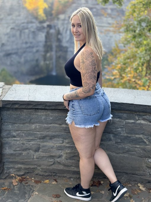 Good morning 😊 https://t.co/UvbBm4crcj