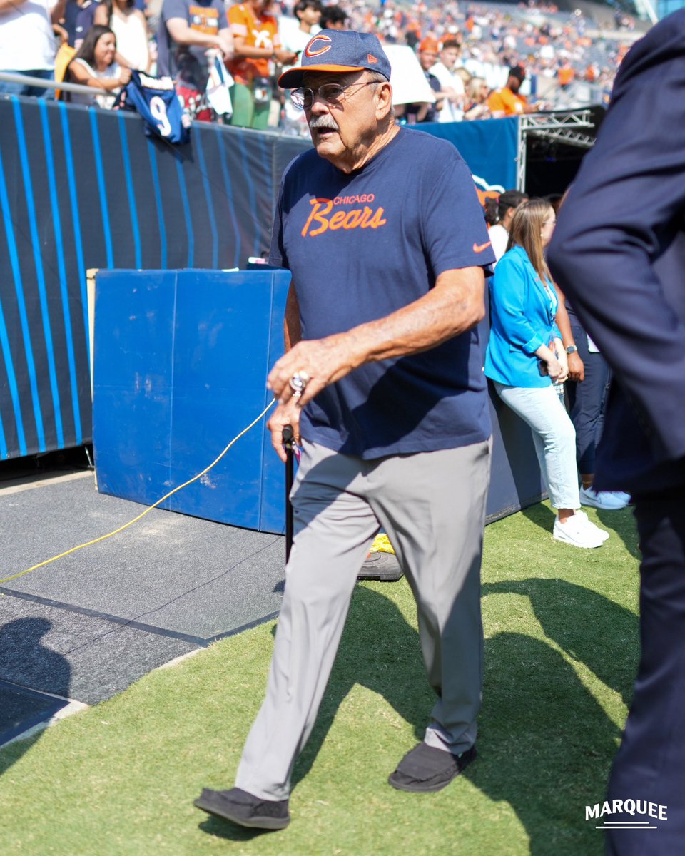ScottyChags's tweet photo. I took this photo of Dick Butkus just before the 2023 season kicked off. I remember wanting to get a better shot and angle but also felt intimidated by his presence so I decided not to follow him! I’ll always remember that and am glad I have this pic.
#RIPButkus https://t.co/Ju073WDvhz