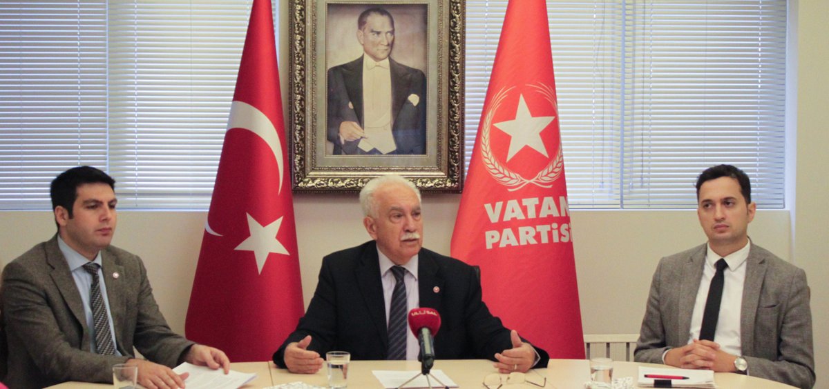 Vatan_Partisi's tweet photo. Genel Başkanımız Dr. Doğu Perinçek’in, Türk SİHA’sının Suriye’nin kuzeyinde düşürülmesi ve Türkiye’nin “süpürme harekâtıyla” ilgili basın açıklaması yaptı.

Açıklamanın tam metni için:
https://t.co/Ipt9nb3eOb https://t.co/OOP6PNb2u4