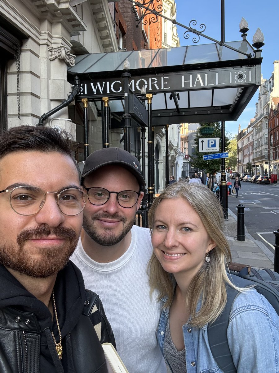 apollo5_uk's tweet photo. We’ve arrived at @wigmore_hall to perform alongside a starry cast for tonight’s Britten Gala; we’ll be concluding the show with a performance of the luscious ‘Hymn to St. Cecilia’. Join us from 7pm; final tickets are available here… https://t.co/UanhngkCLF https://t.co/r9y6GJg0ki