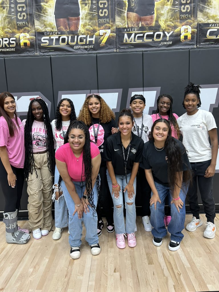 Pink Out game!!💕 RCGBB representing today!! <a href="/RC_Bulldogs/">Royse City Football</a>   <a href="/Williams_RCGOLF/">Alex Williams</a>