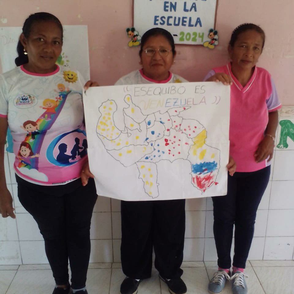 Senifa_Anzoa's tweet photo. Simoncito Comunitario ROMULO GALLEGOS, Municipio Simón Bolívar presente en el congreso educativo del Esequibo es nuestro
La Educacion no convencional, no se detiene!
@gtorodelara
@senifaoficial
@delcyrodriguezv
@ConCiliaFlores
@NicolasMaduro 
@ConMaduroMas_
@PresidencialVen https://t.co/hJyiRyw0IT