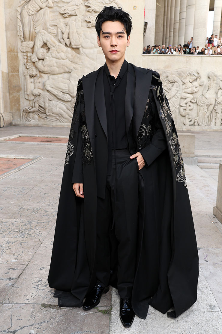 Fashion_Critic_'s tweet photo. Gong Jun looked regal in the front row at the Elie Saab Spring 2024 show wearing Elie Saab Fall 2023 Haute Couture 

https://t.co/sZIGHtlpw6 https://t.co/B3asjKyU6Q