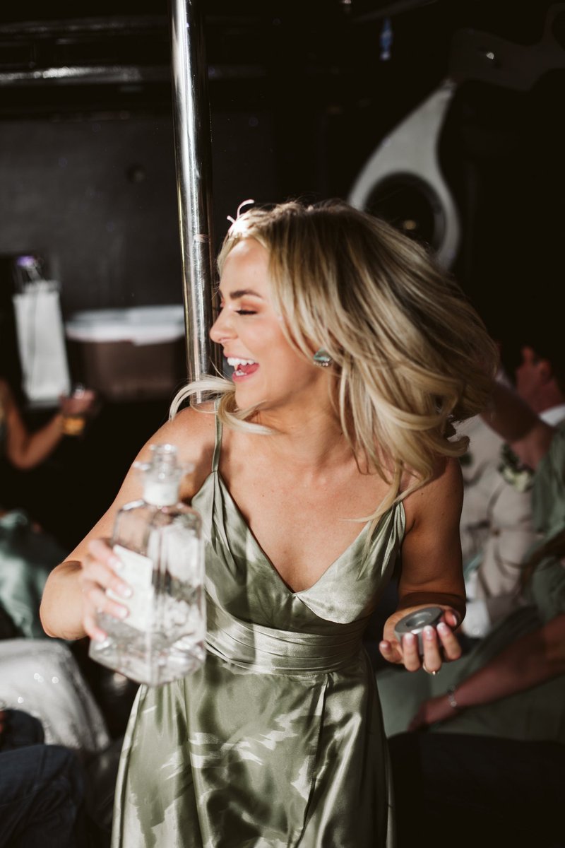 20/10 recommend taking a party bus from your ceremony to your reception

📸<a href="/CahillKellie/">Kell Bell</a>
