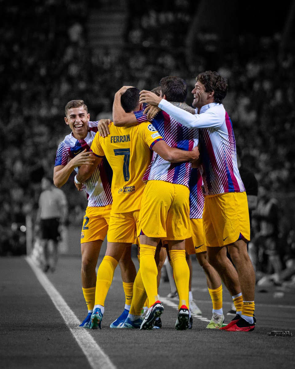 FCBarcelona's tweet photo. You can't help but smile when looking at this 🥰 https://t.co/LOM15NfRCQ
