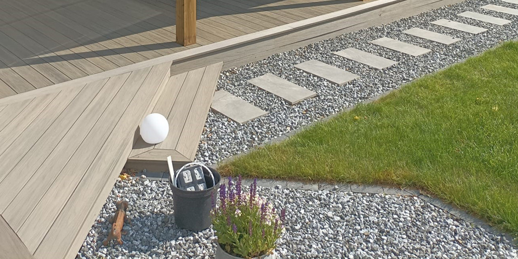 Wish my garden looked this perfect! Great use of our Antique decking boards 👏👏