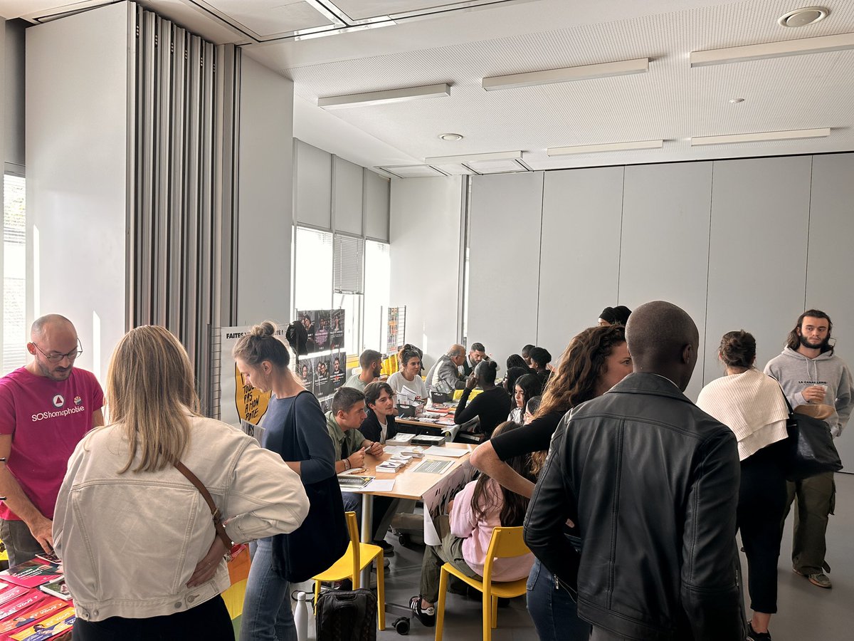 Semaine lutte contre les discriminations <a href="/Paris19e/">Mairie du 19e</a> c’est parti  !!! au <a href="/CentreRosaParks/">Centre Rosa-Parks</a> avec <a href="/SOS_Racisme/">SOS Racisme</a> <a href="/SOShomophobie/">SOS homophobie</a> <a href="/mag_jeunes_lgbt/">MAG Jeunes LGBT+</a> <a href="/assoAIDES/">Association AIDES</a> les collégiens du 19eme arrondissement