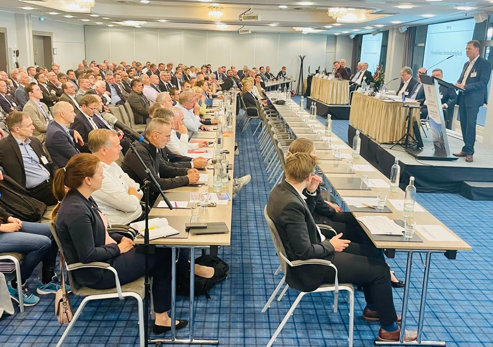 Auftakt zur #Jahrestagung des #BDF heute in #Bremen mit mehr als 200 Teilnehmenden aus den #Mitgliedsunternehmen.       urlz.fr/nUyC